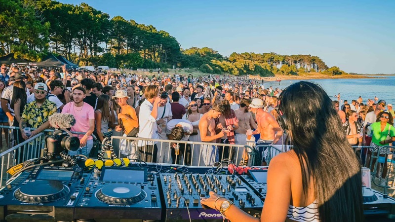 DJ set sur la plage