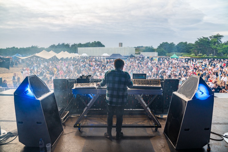 DJ face au public