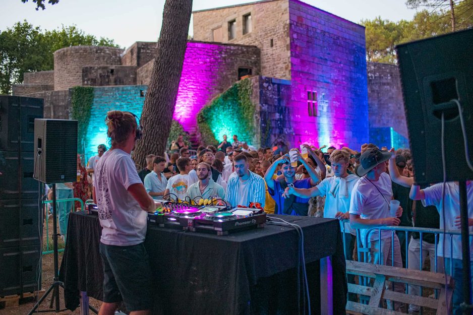 Scène de nuit Écume Festival